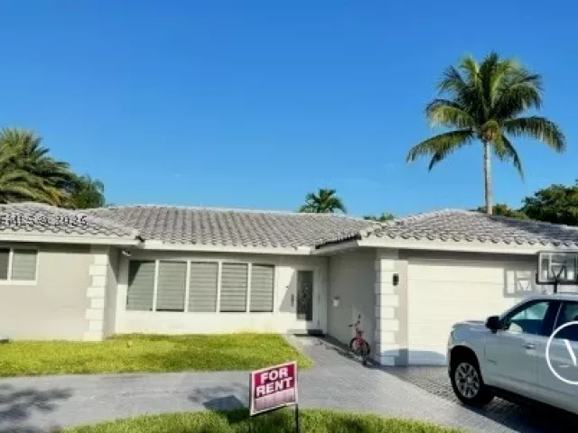 4-bedroom home for sale in Hollywood - 3750 N 54th Ave - MondialRealty