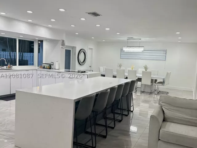 4-bedroom home for sale in Hollywood - 3750 N 54th Ave - MondialRealty