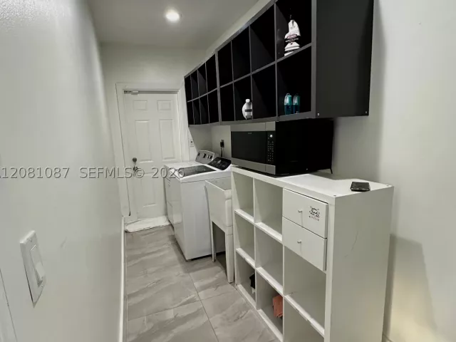 4-bedroom home for sale in Hollywood - 3750 N 54th Ave - MondialRealty