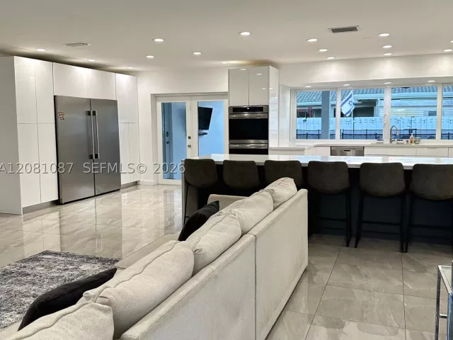 4-bedroom home for sale in Hollywood - 3750 N 54th Ave - MondialRealty