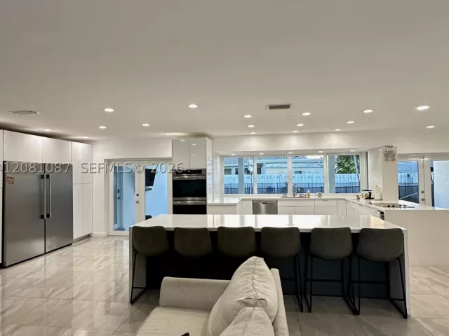 4-bedroom home for sale in Hollywood - 3750 N 54th Ave - MondialRealty