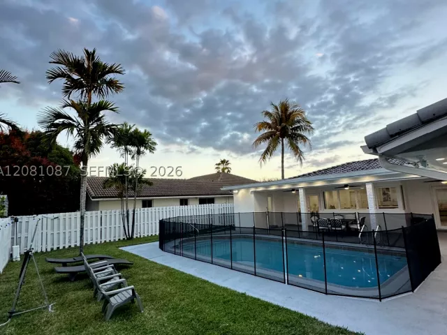 4-bedroom home for sale in Hollywood - 3750 N 54th Ave - MondialRealty