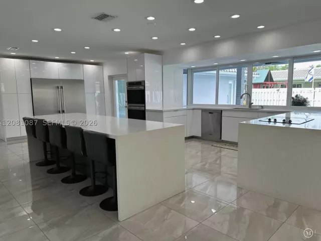 4-bedroom home for sale in Hollywood - 3750 N 54th Ave - MondialRealty