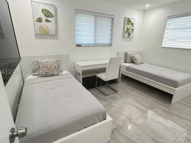 4-bedroom home for sale in Hollywood - 3750 N 54th Ave - MondialRealty