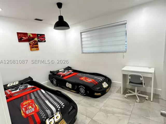 4-bedroom home for sale in Hollywood - 3750 N 54th Ave - MondialRealty