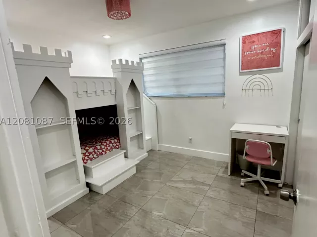 4-bedroom home for sale in Hollywood - 3750 N 54th Ave - MondialRealty