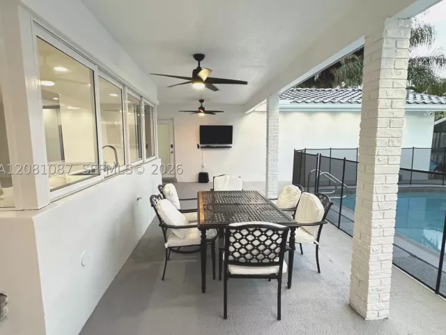 4-bedroom home for sale in Hollywood - 3750 N 54th Ave - MondialRealty