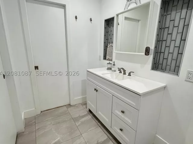 4-bedroom home for sale in Hollywood - 3750 N 54th Ave - MondialRealty