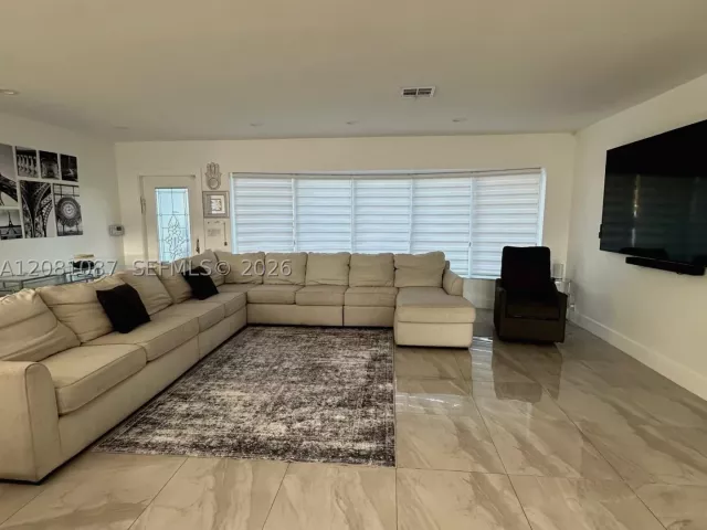 4-bedroom home for sale in Hollywood - 3750 N 54th Ave - MondialRealty