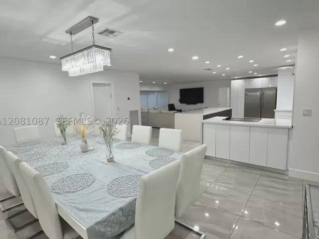 4-bedroom home for sale in Hollywood - 3750 N 54th Ave - MondialRealty