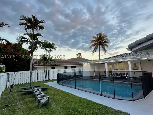 4-bedroom home for sale in Hollywood - 3750 N 54th Ave - MondialRealty