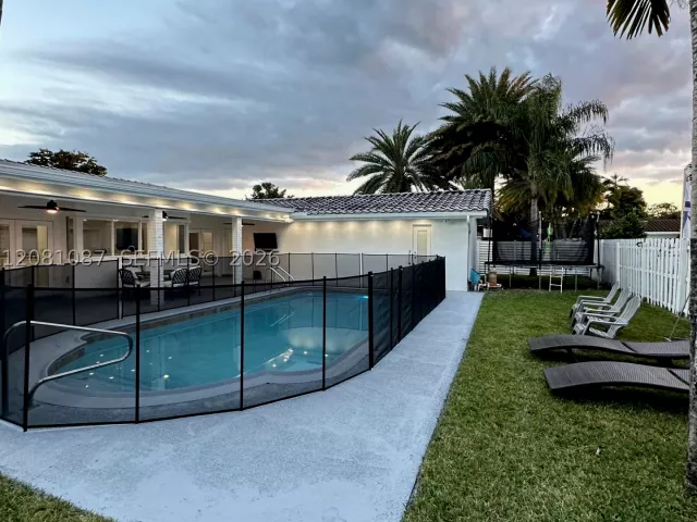 4-bedroom home for sale in Hollywood - 3750 N 54th Ave - MondialRealty