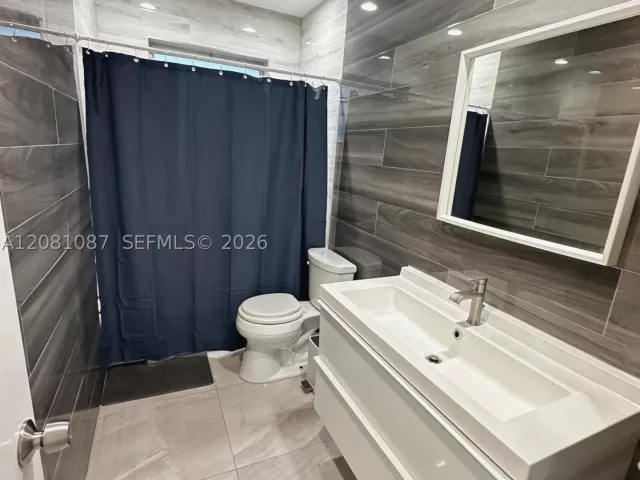 4-bedroom home for sale in Hollywood - 3750 N 54th Ave - MondialRealty