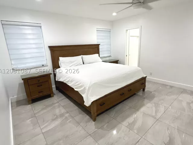 4-bedroom home for sale in Hollywood - 3750 N 54th Ave - MondialRealty
