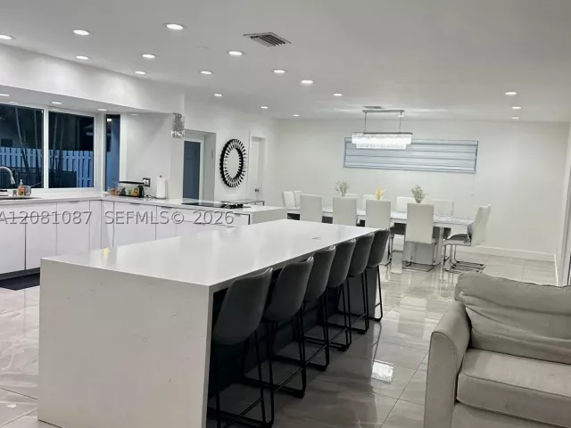 4-bedroom home for sale in Hollywood - 3750 N 54th Ave - MondialRealty