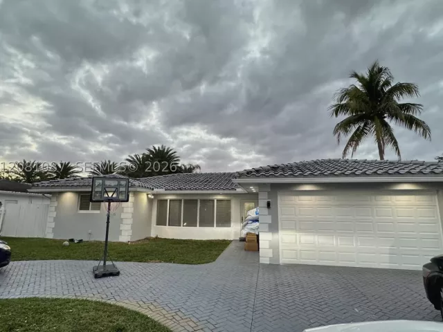 4-bedroom home for sale in Hollywood - 3750 N 54th Ave - MondialRealty