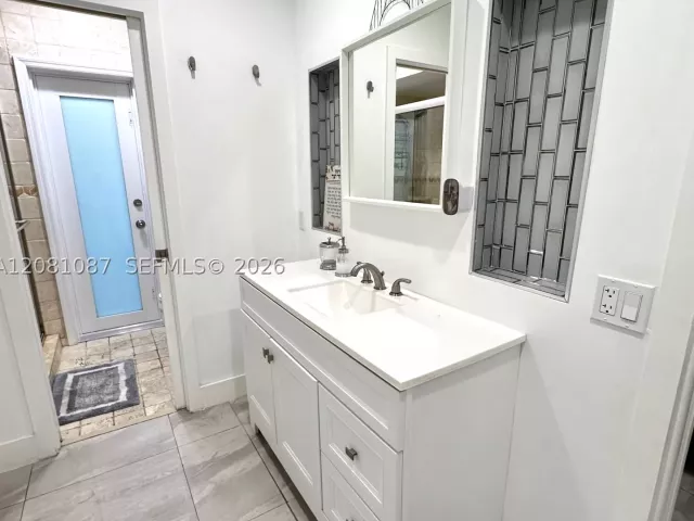 4-bedroom home for sale in Hollywood - 3750 N 54th Ave - MondialRealty