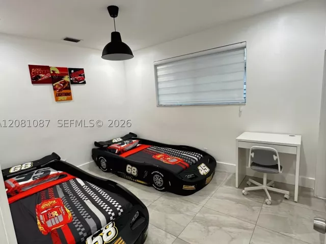 4-bedroom home for sale in Hollywood - 3750 N 54th Ave - MondialRealty
