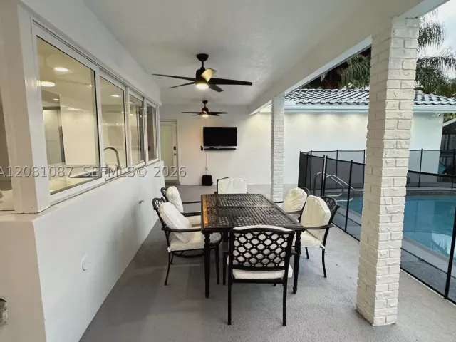 4-bedroom home for sale in Hollywood - 3750 N 54th Ave - MondialRealty