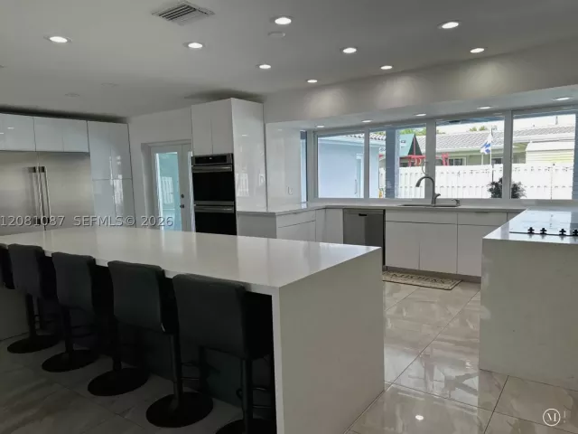 4-bedroom home for sale in Hollywood - 3750 N 54th Ave - MondialRealty