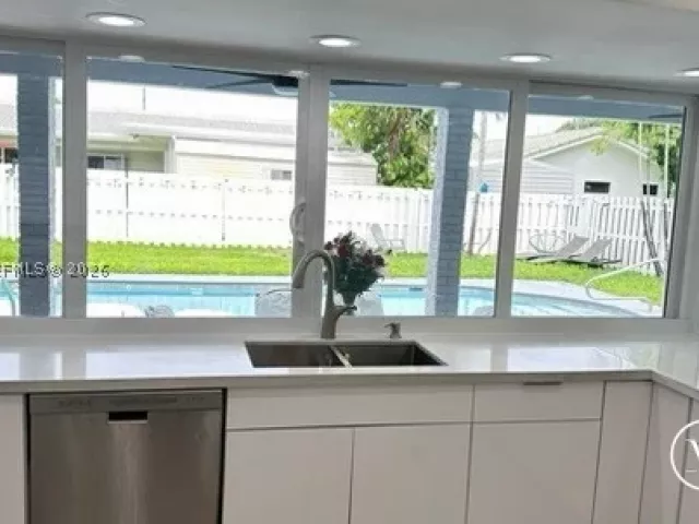 4-bedroom home for sale in Hollywood - 3750 N 54th Ave - MondialRealty