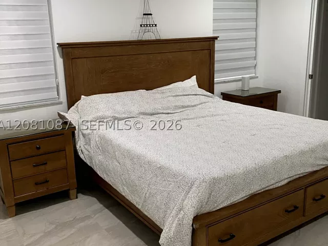 4-bedroom home for sale in Hollywood - 3750 N 54th Ave - MondialRealty