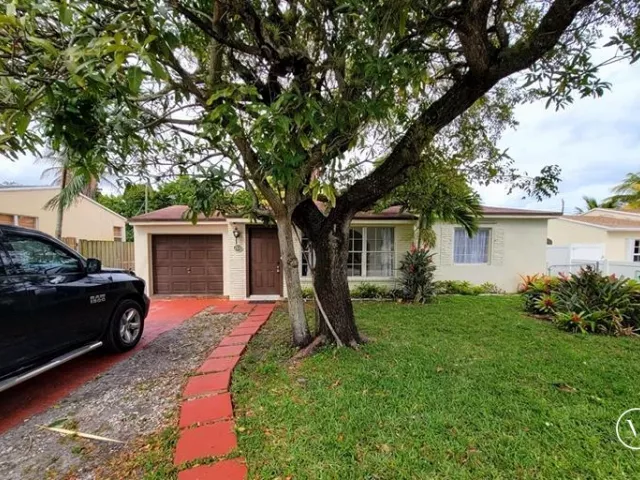 4-bedroom home for rent in Hollywood - 2531 FUNSTON Street - MondialRealty