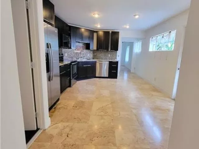 4-bedroom home for rent in Hollywood - 2531 FUNSTON Street - MondialRealty