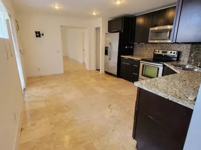 4-bedroom home for rent in Hollywood - 2531 FUNSTON Street - MondialRealty