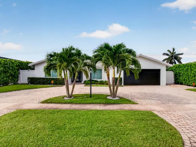 3-bedroom home for rent in Boca Raton - 998 SW 7th Street - MondialRealty
