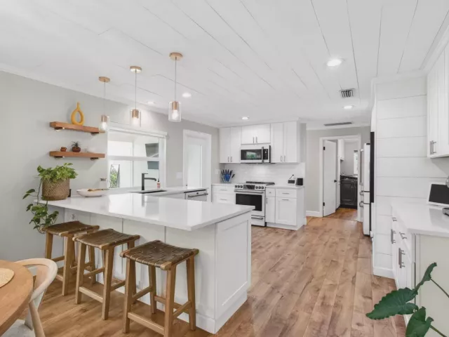 3-bedroom home for rent in Boca Raton - 998 SW 7th Street - MondialRealty