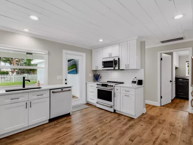 3-bedroom home for rent in Boca Raton - 998 SW 7th Street - MondialRealty