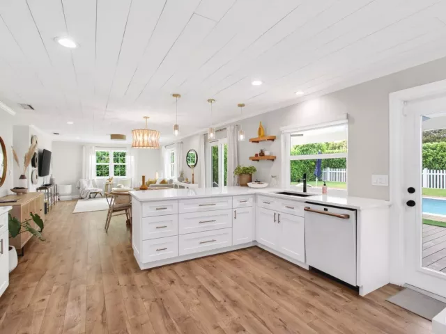 3-bedroom home for rent in Boca Raton - 998 SW 7th Street - MondialRealty