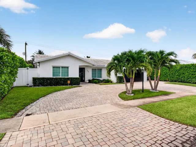 3-bedroom home for rent in Boca Raton - 998 SW 7th Street - MondialRealty
