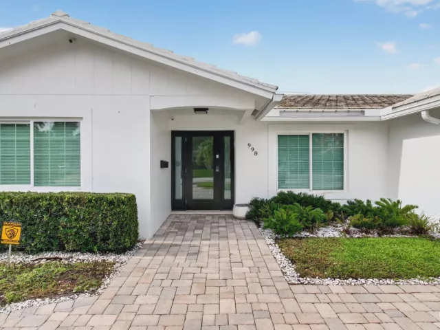 3-bedroom home for rent in Boca Raton - 998 SW 7th Street - MondialRealty