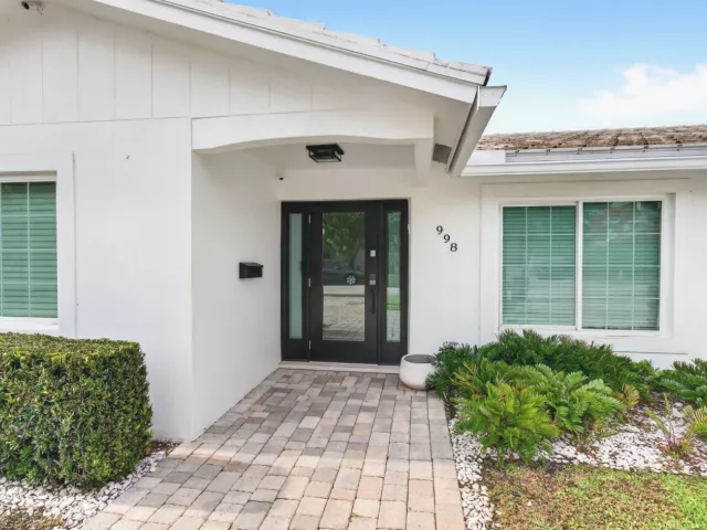3-bedroom home for rent in Boca Raton - 998 SW 7th Street - MondialRealty