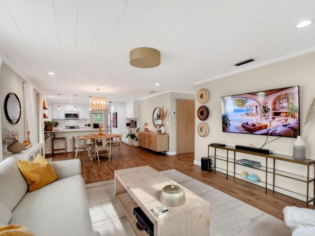 3-bedroom home for rent in Boca Raton - 998 SW 7th Street - MondialRealty