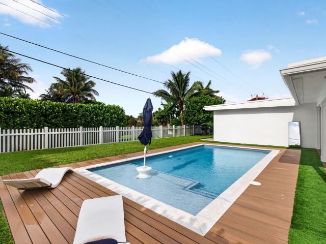 3-bedroom home for rent in Boca Raton - 998 SW 7th Street - MondialRealty