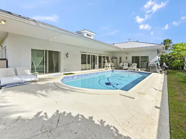 3-bedroom home for rent in Deerfield Beach - 1516 SE 10TH Street - MondialRealty