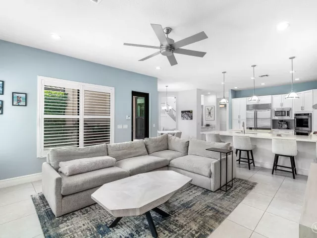 4-bedroom home for sale in Delray Beach - 16226 Cabernet Drive - MondialRealty