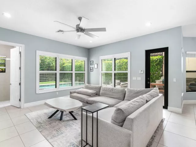 4-bedroom home for sale in Delray Beach - 16226 Cabernet Drive - MondialRealty