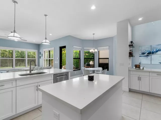 4-bedroom home for sale in Delray Beach - 16226 Cabernet Drive - MondialRealty