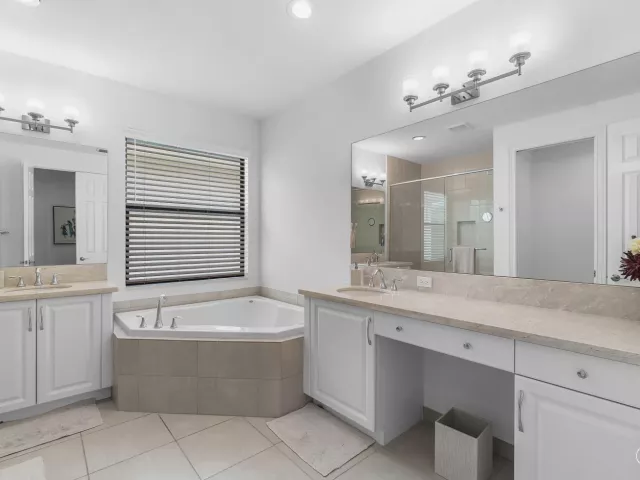 4-bedroom home for sale in Delray Beach - 16226 Cabernet Drive - MondialRealty
