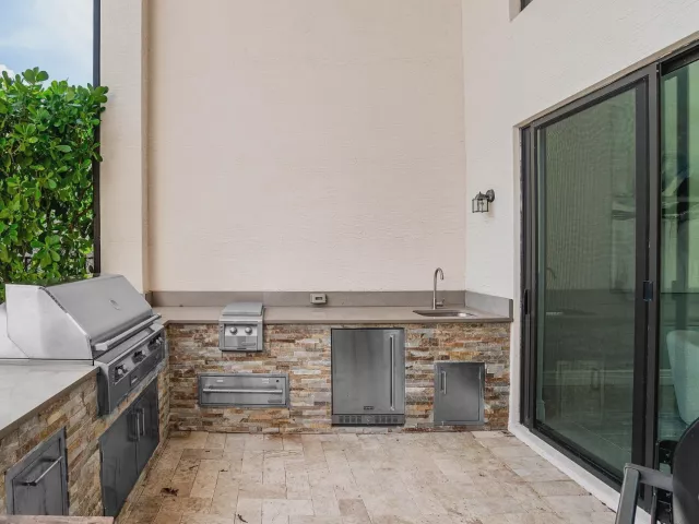 4-bedroom home for sale in Delray Beach - 16226 Cabernet Drive - MondialRealty