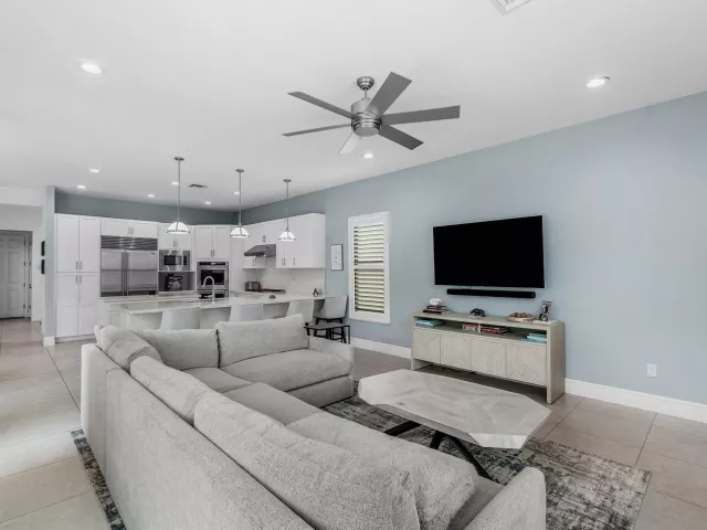 4-bedroom home for sale in Delray Beach - 16226 Cabernet Drive - MondialRealty