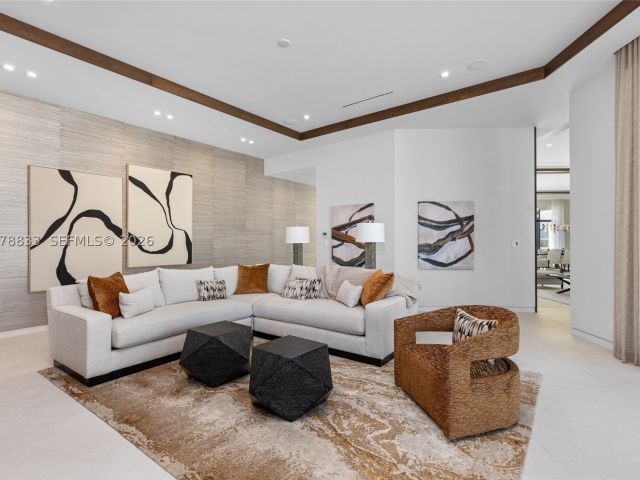 6-bedroom home for sale in Fort Lauderdale - 51 Isla Bahia Dr - MondialRealty