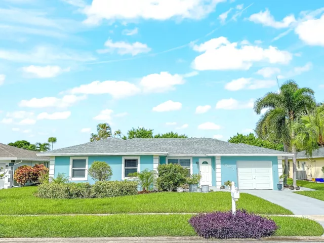 3-bedroom home for rent in Boca Raton - 22053 Flanders Court - MondialRealty