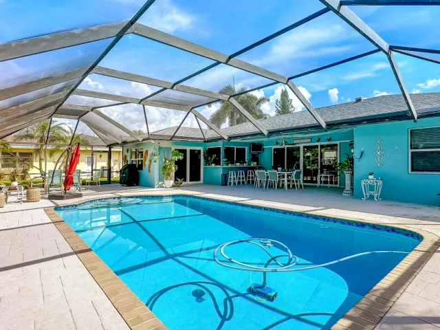 3-bedroom home for rent in Boca Raton - 22053 Flanders Court - MondialRealty