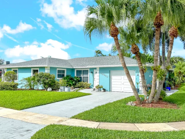 3-bedroom home for rent in Boca Raton - 22053 Flanders Court - MondialRealty