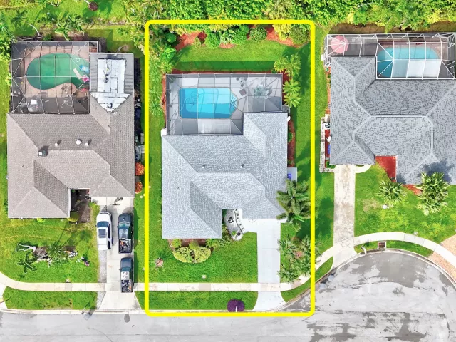 3-bedroom home for rent in Boca Raton - 22053 Flanders Court - MondialRealty